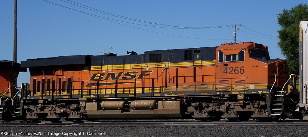 BNSF 4266